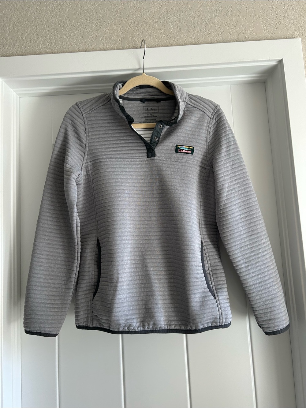 L.L. Bean Women's Light Gray Quilted Quarter-Snap Pullover